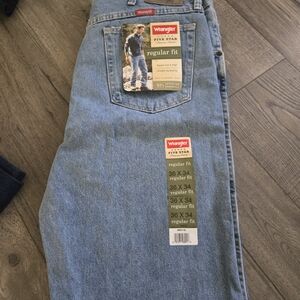 Wrangler Men’s Light Blue Relaxed Jeans - Regular Fit